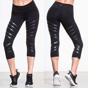 Lineal crop leggings NWT